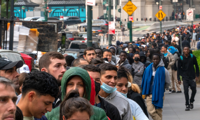 Staten Island Protesters Arrested After Blocking Bus Carrying Illegal Immigrants