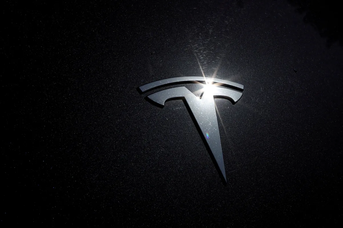 The Tesla logo on a car in Los Angeles on July 9, 2020. (Lucy Nicholson/Reuters)
