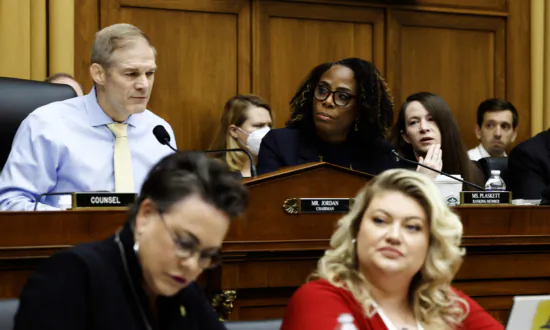 Banks Share Customers’ Private Data in Violation of 4th Amendment Rights, Witnesses Testify