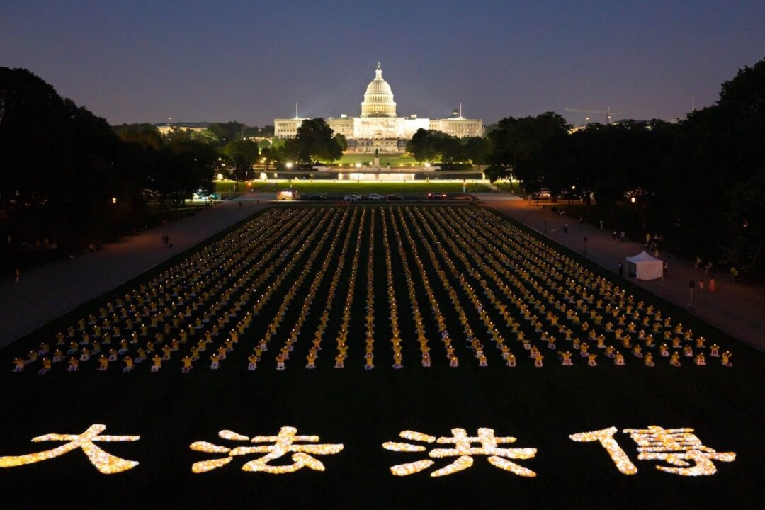 More than 1,500 Falun Gong adherents hold a candlelight vigil at the National Mall in Washington on July 20, 2023. The vigil remembers practitioners killed by the Chinese Communist Party’s 24-year-long persecution of the faith group. (Samira Bouaou/The Epoch Times)