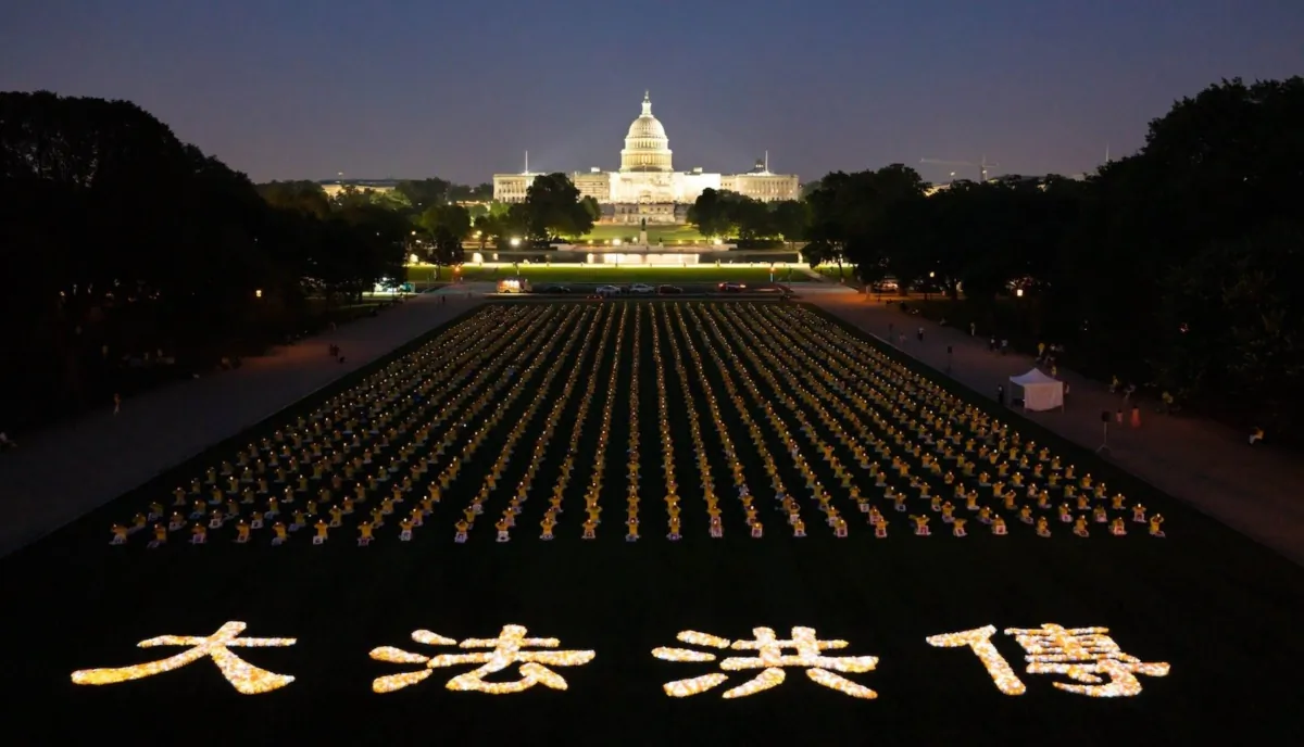 More than 1,500 Falun Gong adherents hold a candlelight vigil at the National Mall in Washington on July 20, 2023. The vigil remembers practitioners killed by the Chinese Communist Party’s 24-year-long persecution of the faith group. (Samira Bouaou/The Epoch Times)