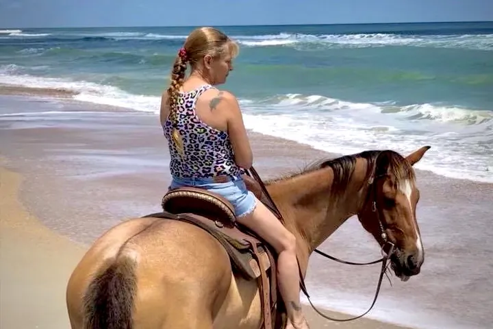 Mari Pritchard enjoys a ride on a Florida beach with her 9-year-old mare, Frosty. (Courtesy of Mari Pritchard)