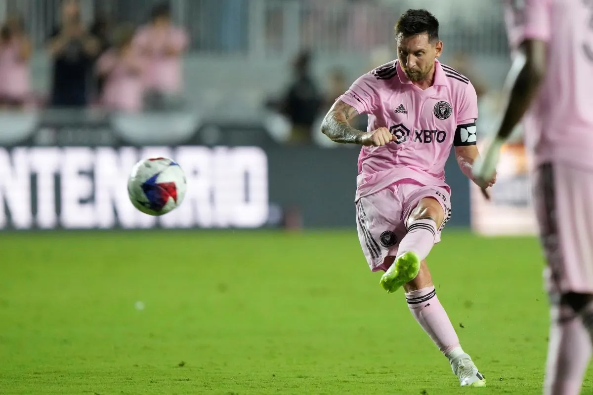 Inter Miami forward Lionel Messi (10) makes a free kick to score a goal during the second half of a Leagues Cup soccer match against Cruz Azul, in Fort Lauderdale, Fla., on July 21, 2023. (Lynne Sladky/AP Photo)