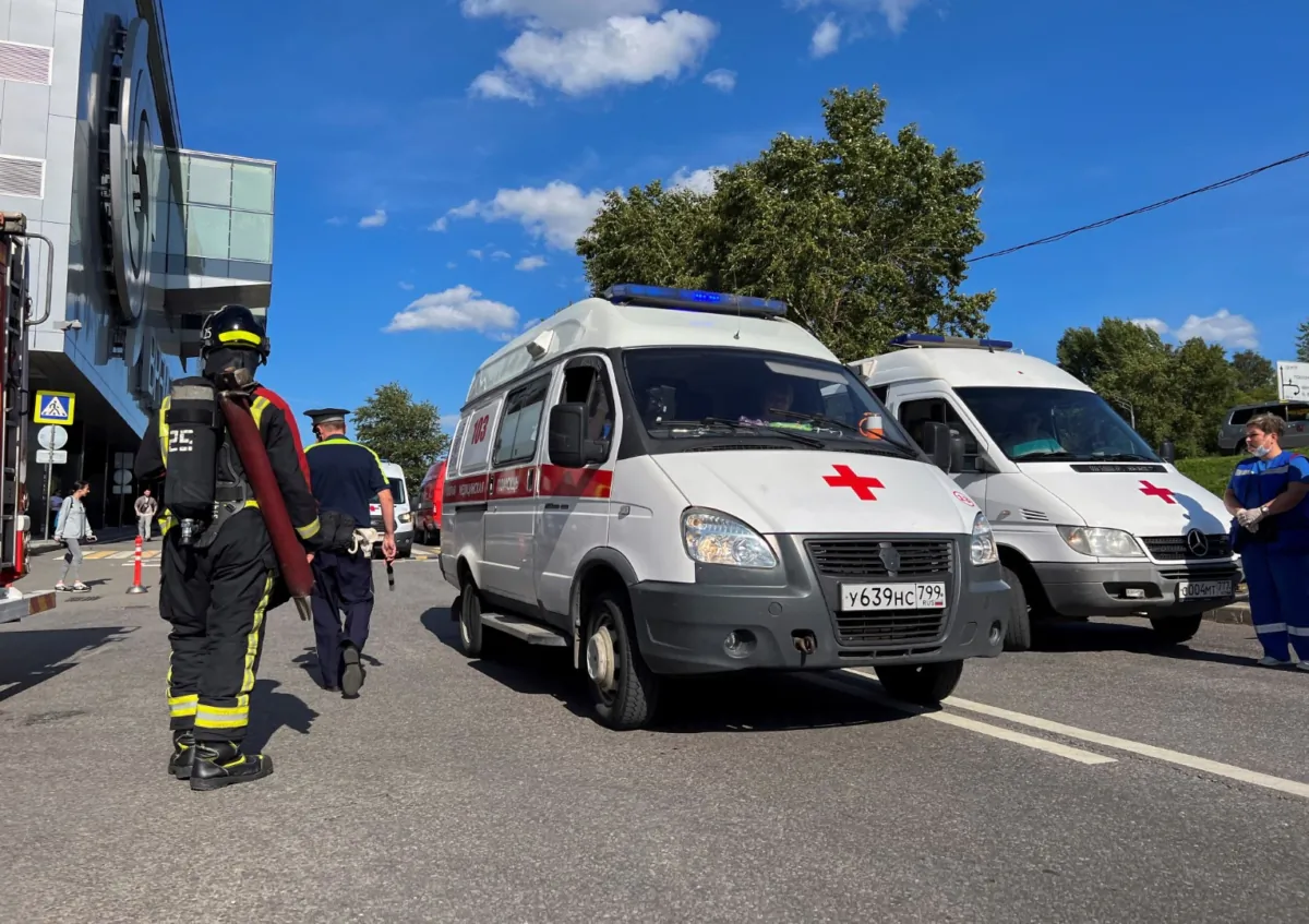 Emergency services members work outside the shopping mall Vremena Goda (The Seasons) following the burst of a pipe carrying boiling hot water, in Moscow, Russia, on July 22, 2023. (Alexander Paramoshin/Reuters)