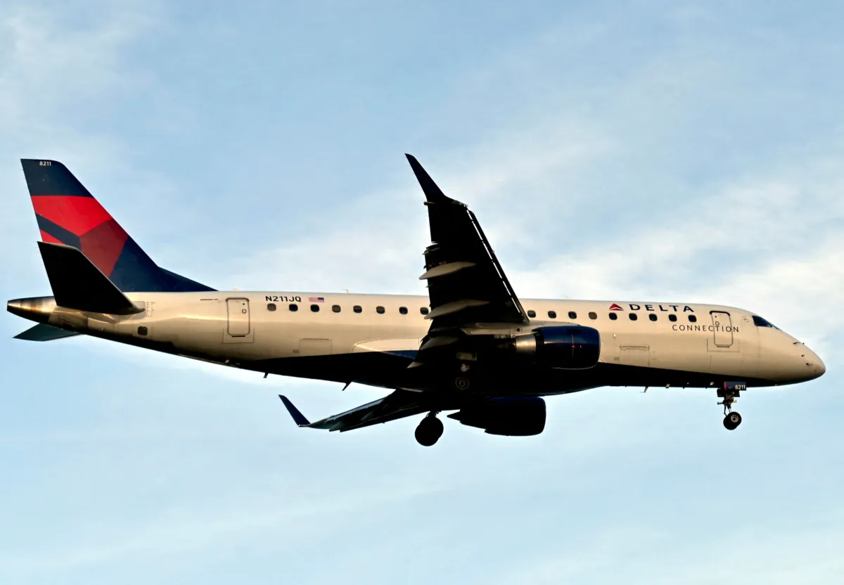 A Delta Airlines plane approaches the runway at Ronald Reagan Washington National Airport (DCA) in Arlington, Va., on April 2, 2022. (Daniel Slim/AFP via Getty Images)