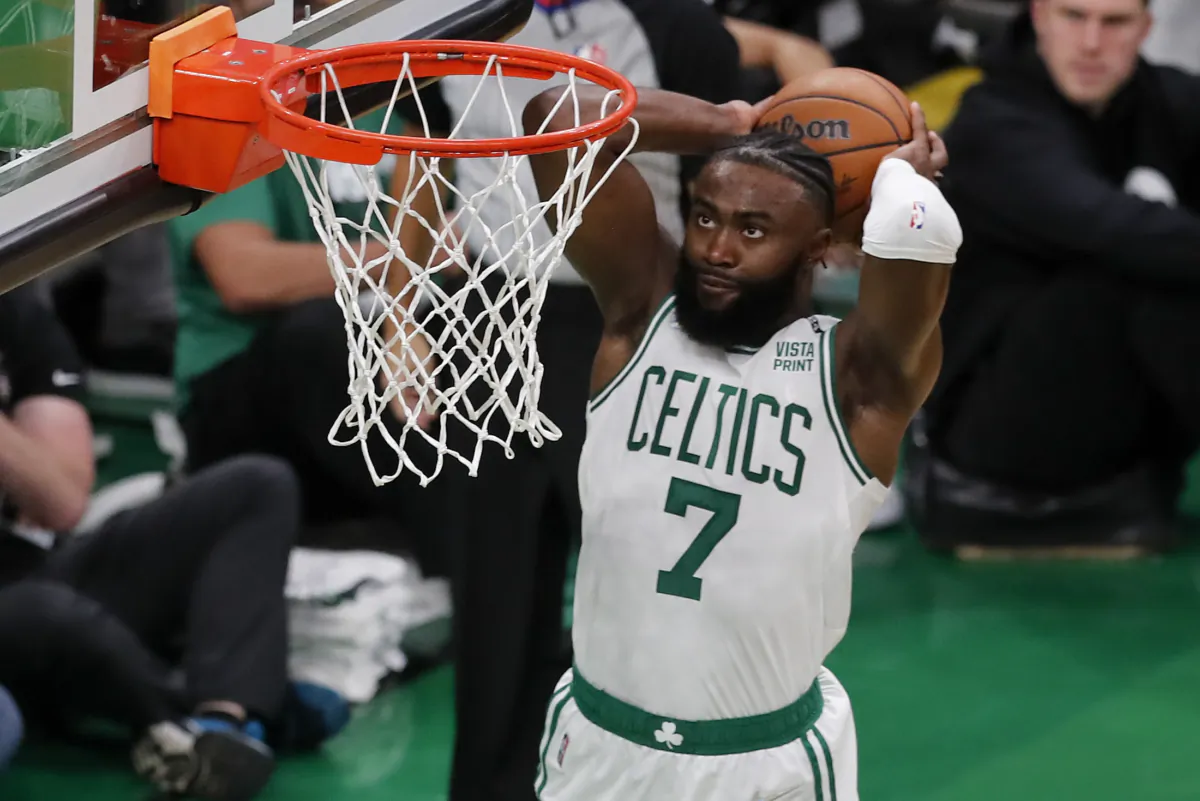 Boston Celtics' Jaylen Brown (7) dunks the ball against the Golden State Warriors during the second quarter of Game 3 of basketball's NBA Finals in Boston on June 8, 2022. (Michael Dwyer/AP Photo)