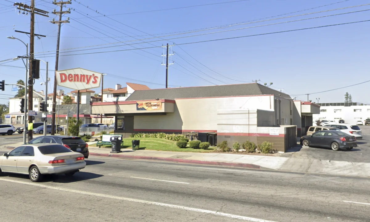 The Reseda Denny's Restaurant in Los Angeles in a screenshot image. (Google Maps/Screenshot via The Epoch Times)