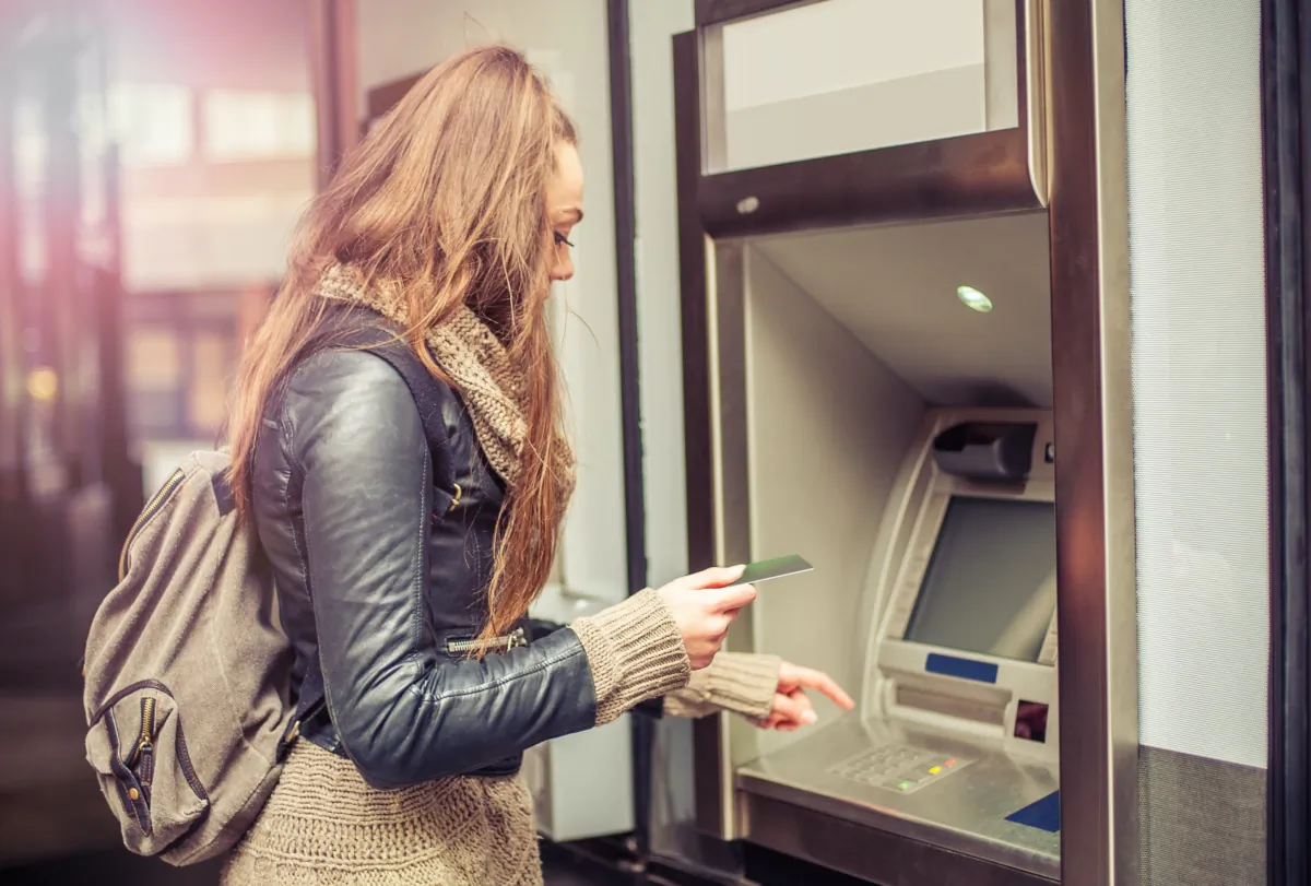 Mary Hunt offers around-campus money management tips to new students. (guruXOX/Shutterstock)