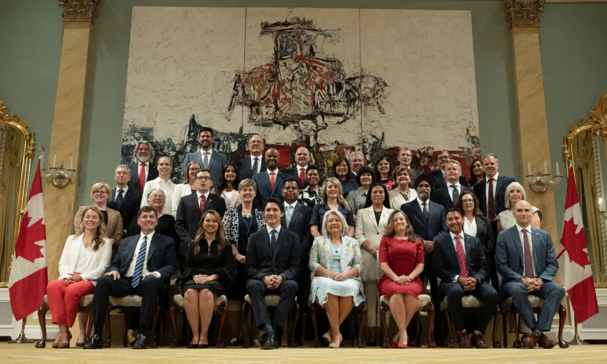 Prime Minister Justin Trudeau and Gov. Gen. Mary Simon pose for a group portrait with the prime minister's latest cabinet appointees during a swearing-in ceremony at Rideau Hall in Ottawa on July 26, 202. (The Canadian Press/Adrian Wyld)