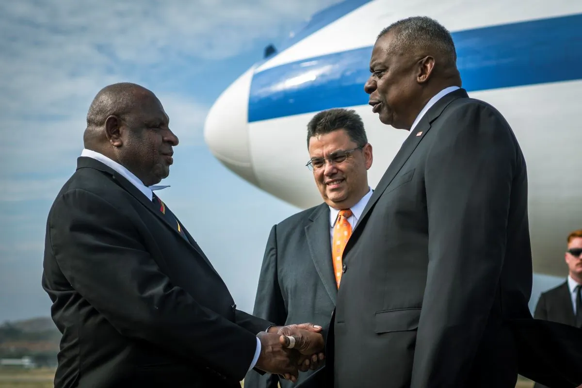 Secretary of Defense Lloyd J. Austin III greets Joe Zadrozny (C), chargé d’affaires, U.S. Embassy Papua New Guinea, and Elias Wohengu, deputy chief of mission, in Port Moresby, Papua New Guinea, on July 27, 2023. (Chad J. McNeeley, DOD)