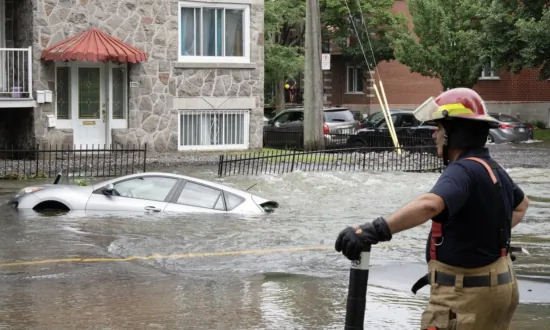 Montreal Water Main Breaks and Leaves Buildings Flooded, Vehicles Submerged