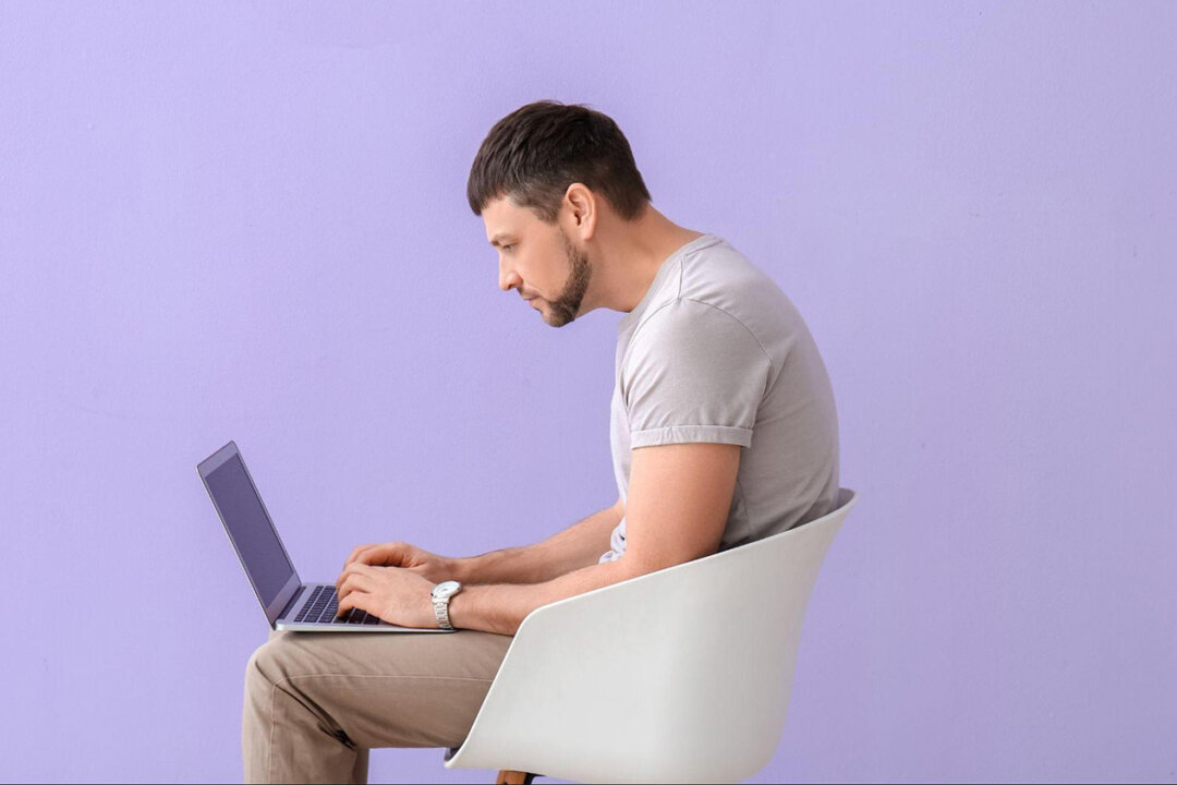 Hunchback is common among modern people, but most are unaware of its potential harm. (Shutterstock)