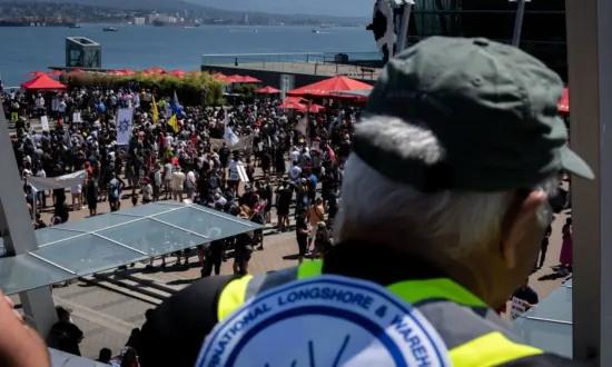 Union Open to Negotiating in BC Port Dispute as More Federal Involvement Looms