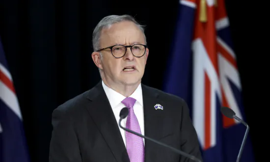 Australian PM Rules Out Early Election Amid Deadlock Over Social Housing Fund