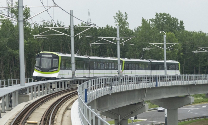 Montreal Light-Rail Transit System Shuts Down on First Official Day of Service