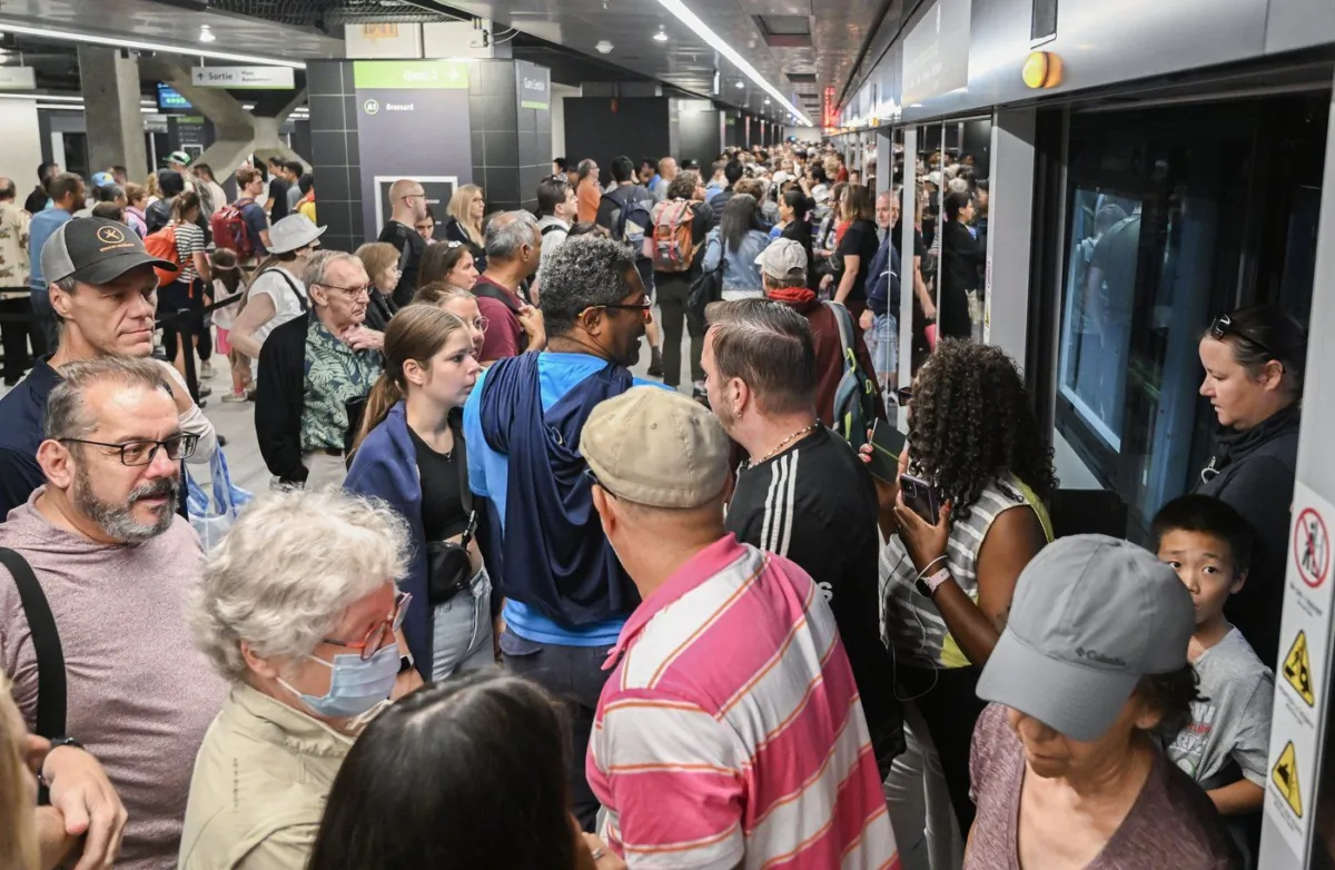 People enter and exit a Reseau express metropolitain (REM) light rail train at Central Station in Montreal, July 29, 2023. (The Canadian Press/Graham Hughes)
