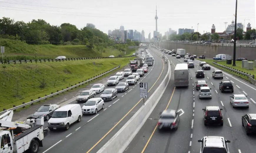 Traffic crawls during morning rush hour in Toronto on June 29, 2015. (Frank Gunn/The Canadian Press)
