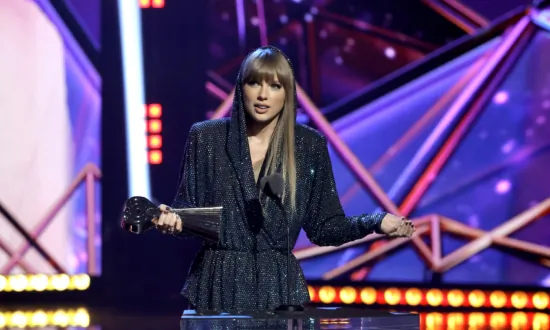 California Democrats Ask Taylor Swift to Postpone Concerts, Try to Turn Away Hotel Business to Support Local Strike