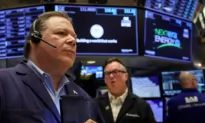 Wall Street Falls as Treasury Yields Hit 9-Month High