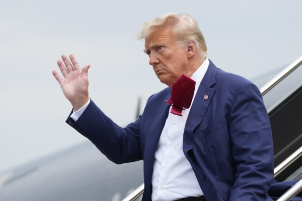 Trump arrives in DC