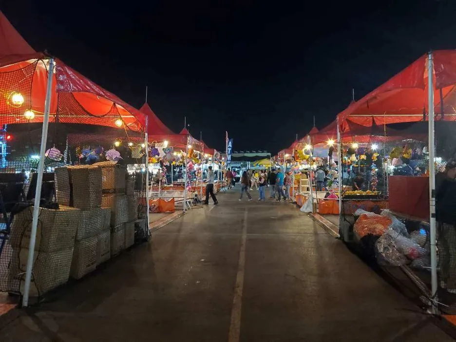 Rows of carnival games at the night market in Pleasanton, Calif., on July 30, 2023. (Sean Morgan/The Epoch Times)