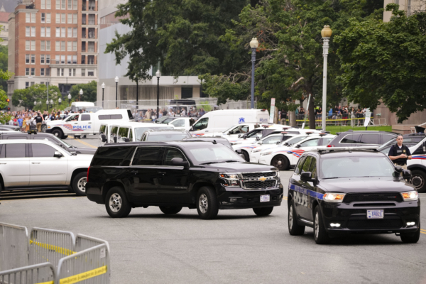 Former President Donald Trump’s motorcade leaves the E. Barrett Prettyman federal courthouse after he was arraigned on Jan. 6 charges in Washington on Aug. 3, 2023. (Madalina Vasiliu/The Epoch Times)
