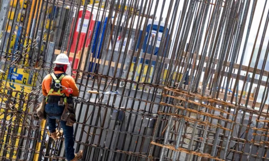 US Labor Market Continues to Slow as Economy Adds 187,000 New Jobs