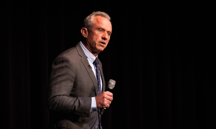 Robert F. Kennedy Jr. Makes Case for Finishing Border Wall