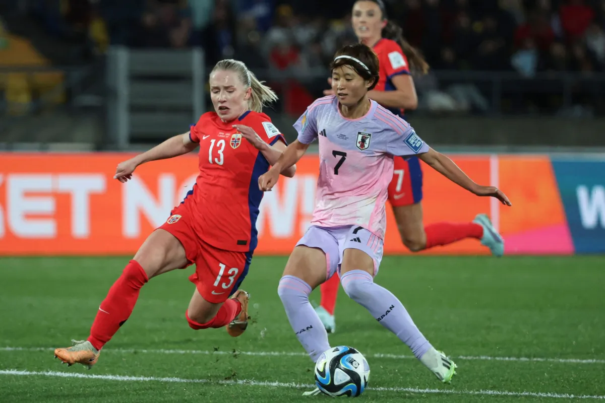 Japan's midfielder (7) Hinata Miyazawa (R) and Norway's midfielder (13) Thea Bjelde fight for the ball during the 2023 Women's World Cup round of 16 football match between Japan and Norway at Wellington Regional Stadium in Wellington, Australia, on Aug. 5, 2023. (Marty Melville/ AFP via Getty Images)