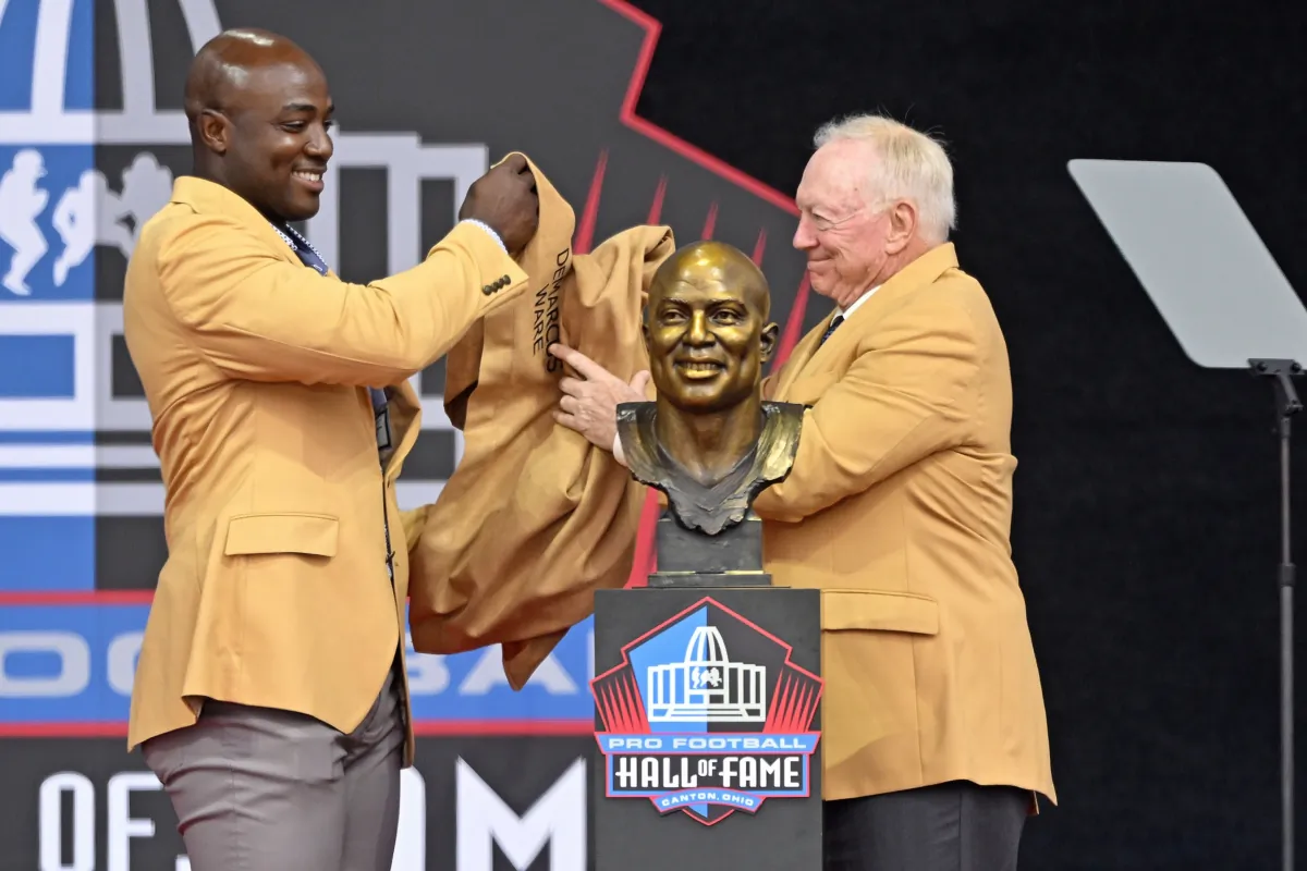 Former NFL player DeMarcus Ware (L) and Jerry Jones unveil Ware's bust during his induction into the Pro Football Hall of Fame in Canton, Ohio, on Aug. 5, 2023. (David Richard/AP Photo)