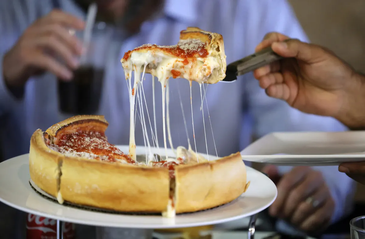 Il Baretto Italian Cuisine in Plantation offers traditional Italian dishes, thin-crust pizza and Chicago-style deep dish pizza. (Mike Stocker/Sun Sentinel/TNS)