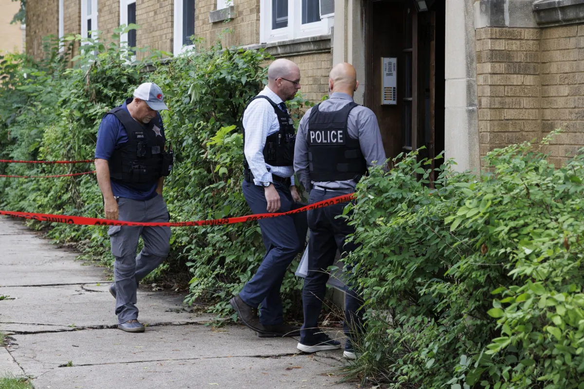 Police investigate the apartment building of the shooter at the scene where an 8-year-old Chicago girl was killed in Portage Park on Aug. 6, 2023. (Anthony Vazquez/Chicago Sun-Times via AP)