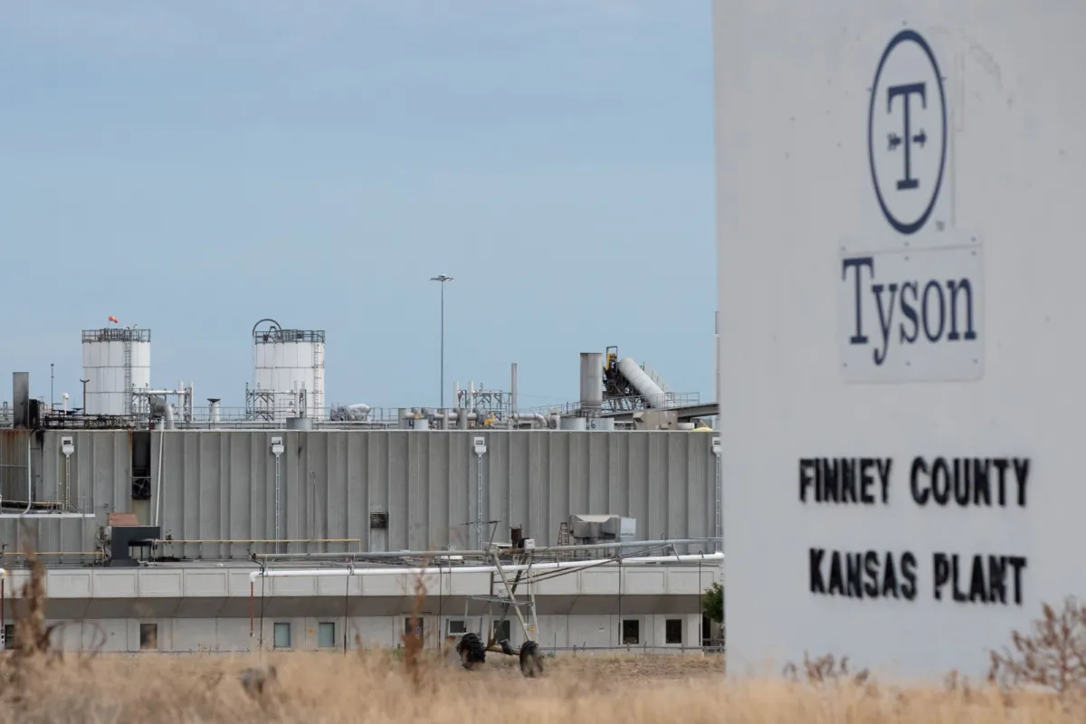 The exterior of the Tyson Fresh Meats processing plant is seen three days after a fire heavily damaged the facility in the Finney County town of Holcomb, Kan., on Aug. 12, 2019. (Adam Shrimplin/Reuters)