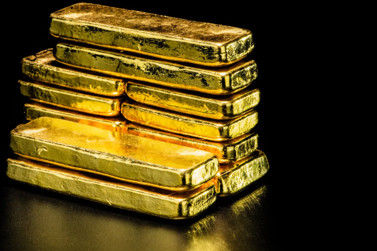 Close-up of pure gold bar ingots. (Ittiratanakiranaworn/Shutterstock