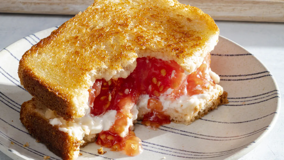 The tomato is the star of the sandwich! (Daniel J. van Ackere/TNS)