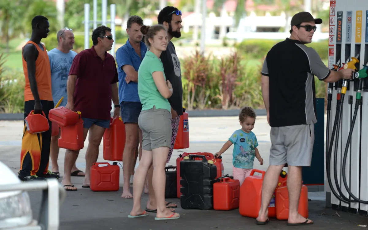 Residents queue for fuel at a petrol station in Rockhampton, Australia, on Feb. 21, 2015. (Peter Parks/AFP via Getty Images)