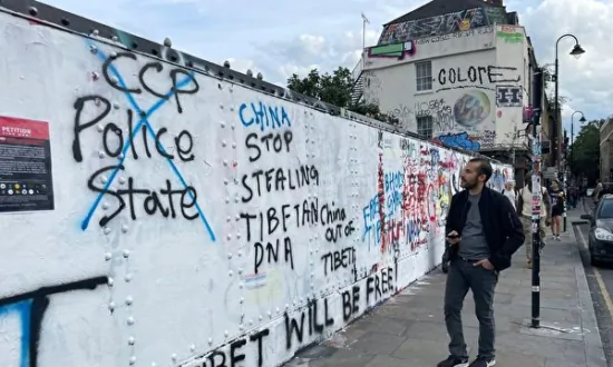 Communist Slogans on London Art Wall Attract Responses to Beijing’s Party Line