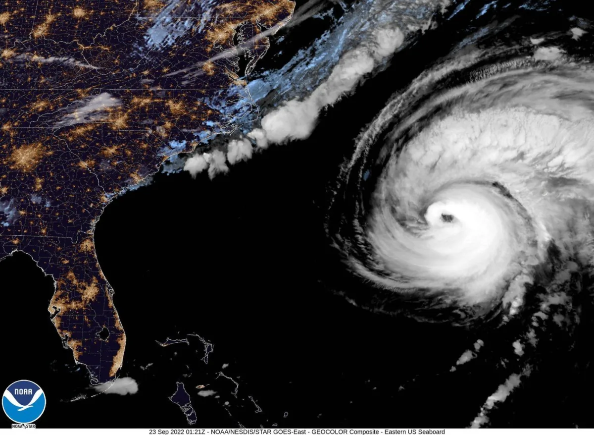This image provided by the National Hurricane Center National Oceanic and Atmospheric Administration shows a satellite view as hurricane Fiona moves up the United States Atlantic coast, Sept. 22, 2022. (The Canadian Press/AP-HO, NOAA)
