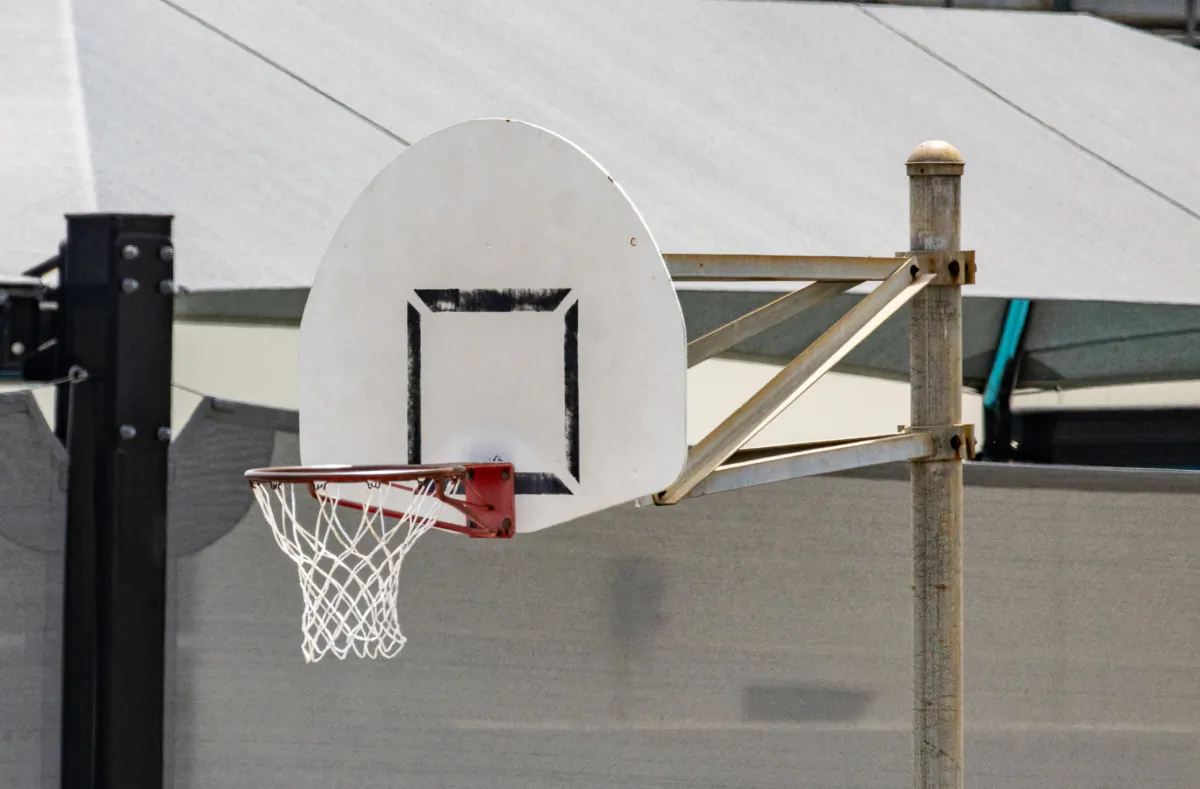 A basketball hoop at a high school in a file photo. (John Fredricks/The Epoch Times)