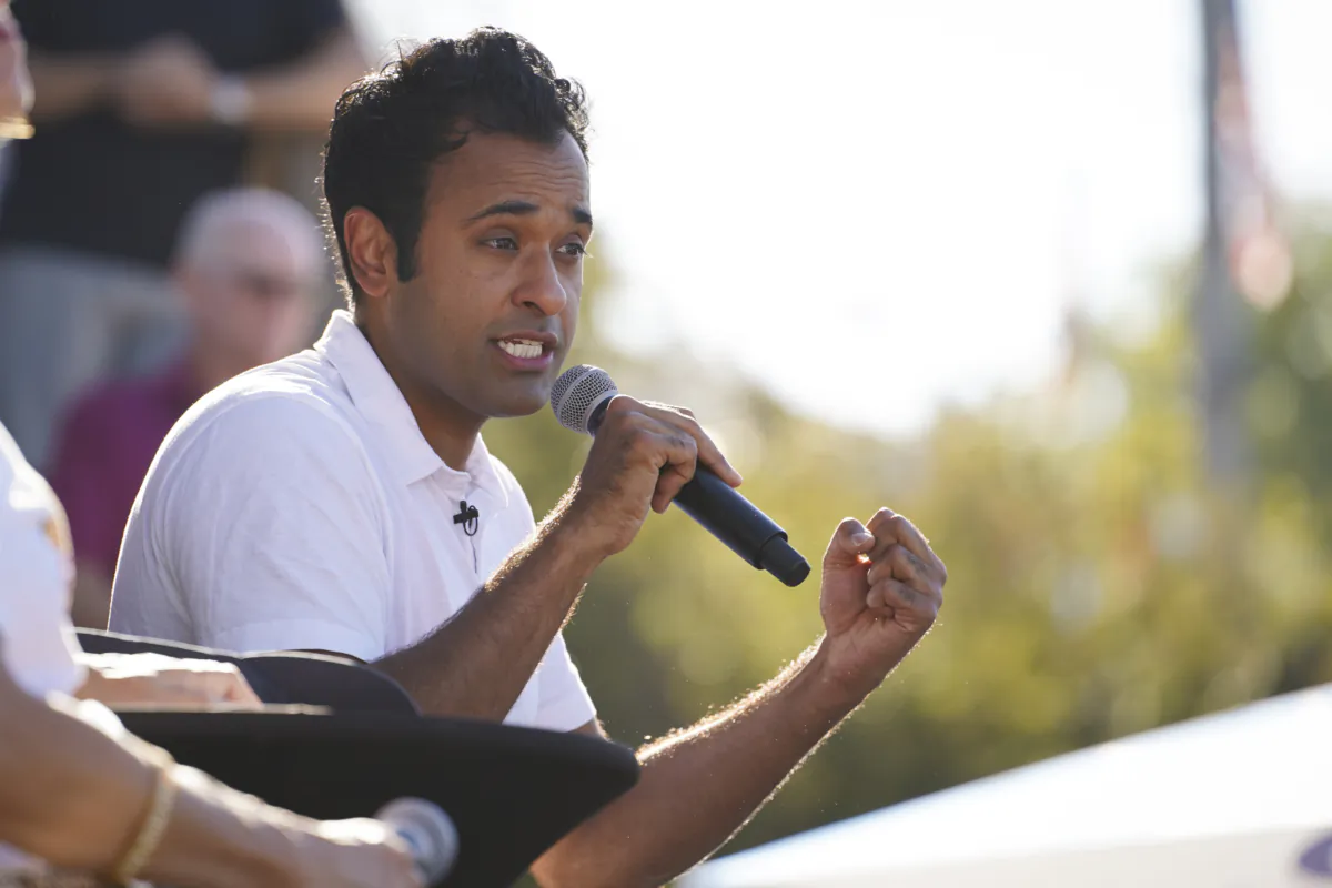 Republican presidential candidate Vivek Ramaswamy speaks at the Iowa State Fair in Des Moines, Iowa, on Aug. 12, 2023. (Madalina Vasiliu/The Epoch Times)