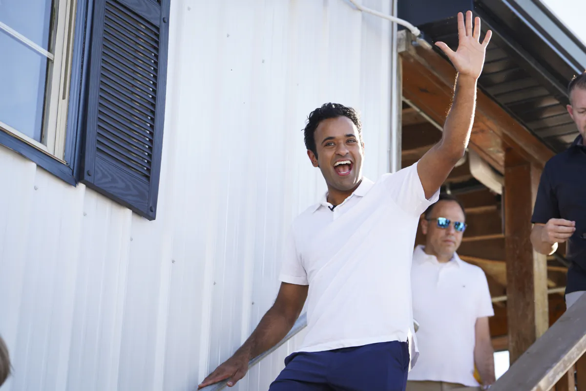 Republican presidential candidate Vivek Ramaswamy speaks at the Iowa State Fair in Des Moines, Iowa, on Aug. 12, 2023. (Madalina Vasiliu/The Epoch Times)