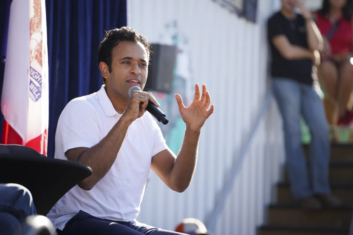 Republican presidential candidate Vivek Ramaswamy speaks at the Iowa State Fair in Des Moines, Iowa, on Aug. 12, 2023. (Madalina Vasiliu/The Epoch Times)