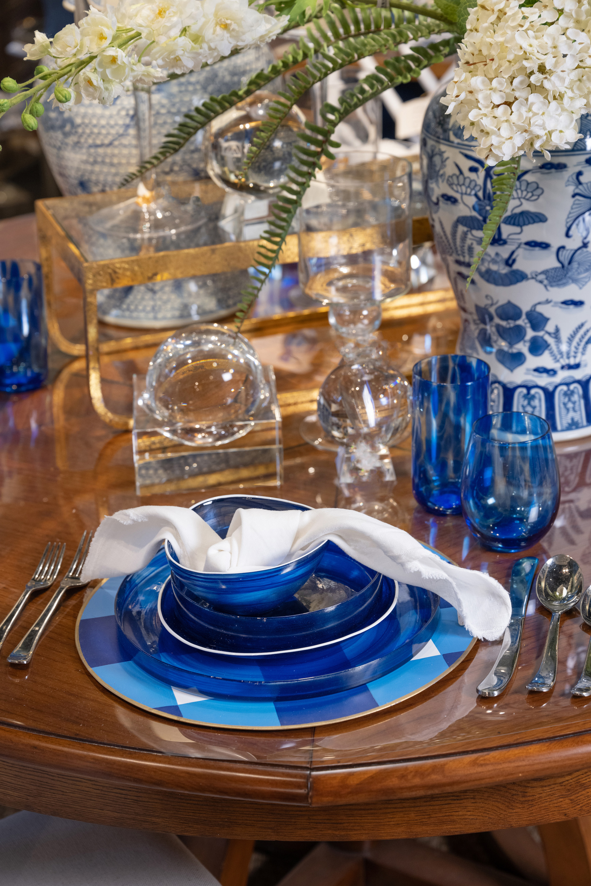 A blue and white table display exudes new traditional elegance.