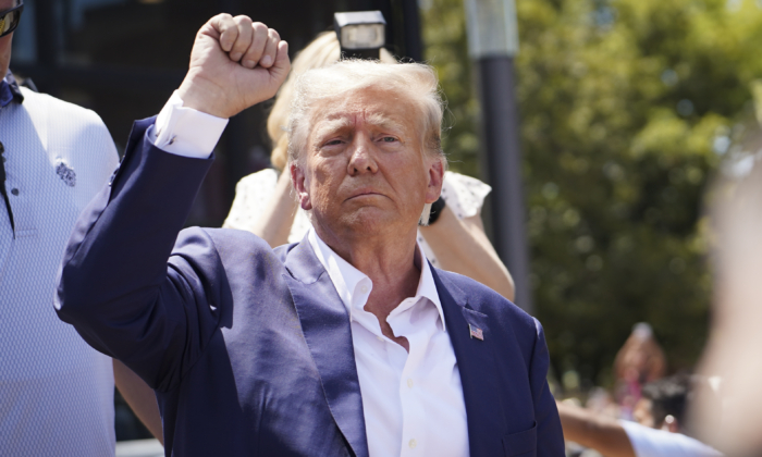 Trump Flies Into Iowa Fair to Scramble DeSantis 2024 Campaign