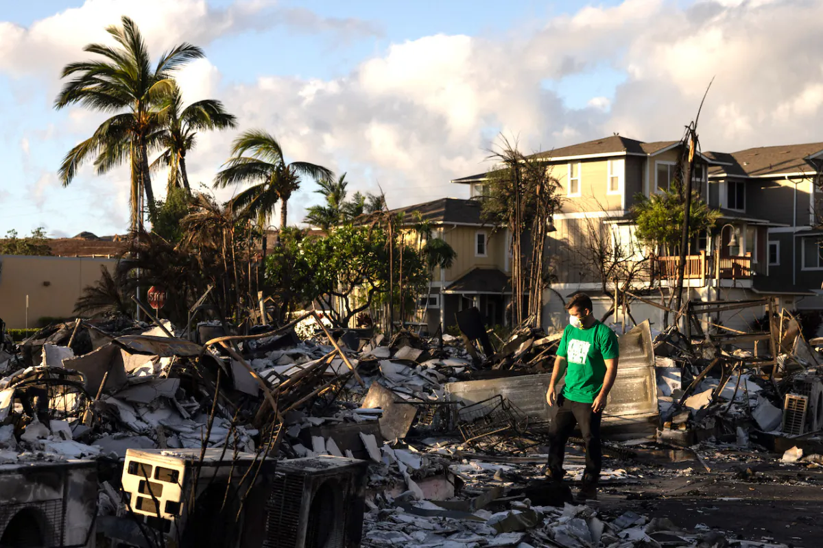 A volunteer makes damage assessment of charred apartment complex in the aftermath of a wildfire in Lahaina, western Maui, Hawaii, on Aug. 12, 2023. (Yuki Iwamura/AFP via Getty Images)