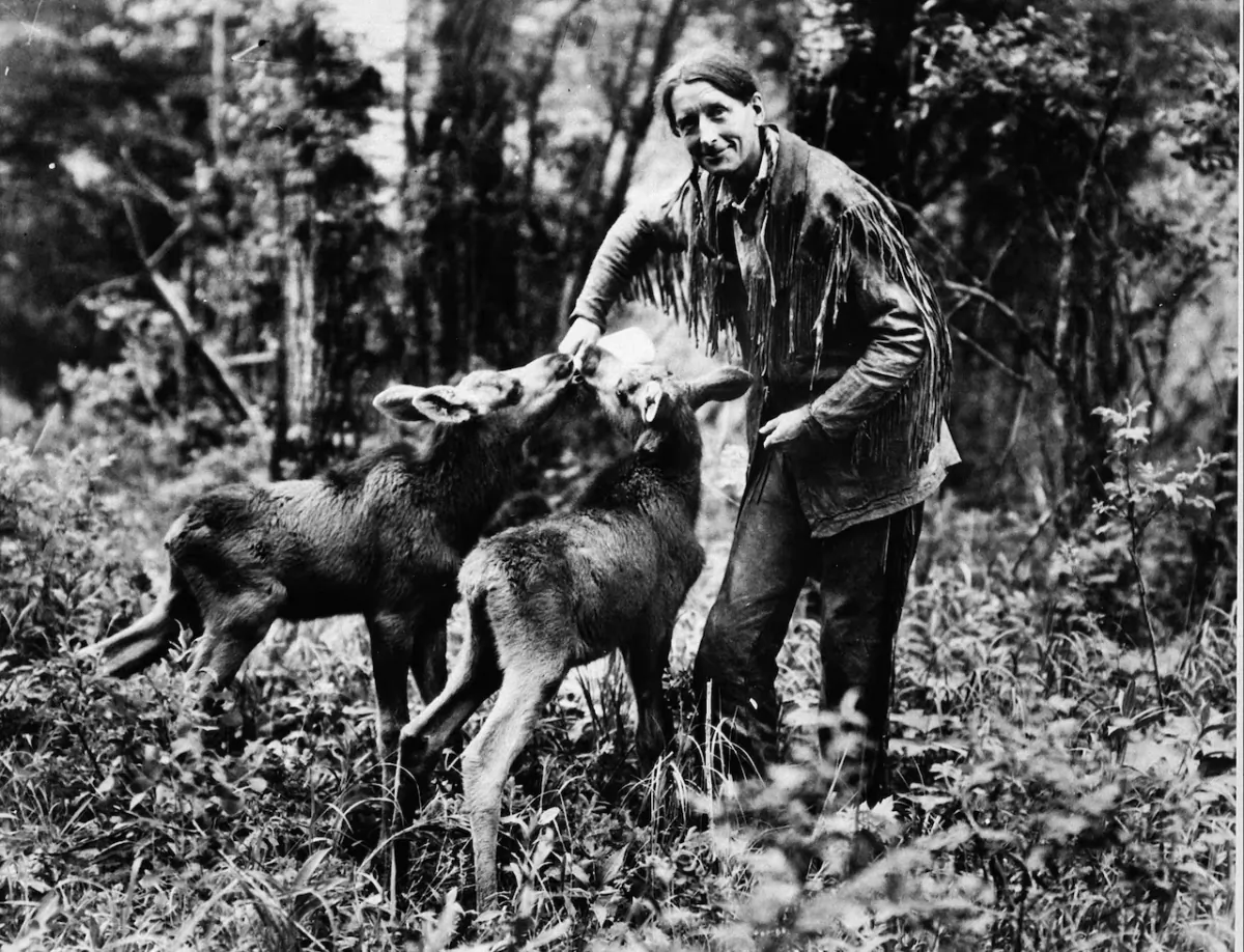 British-born conservationist, fur trapper, and writer, Grey Owl (Archibald Belaney, 1988–1938), in a file photo. (National Archives of Canada)