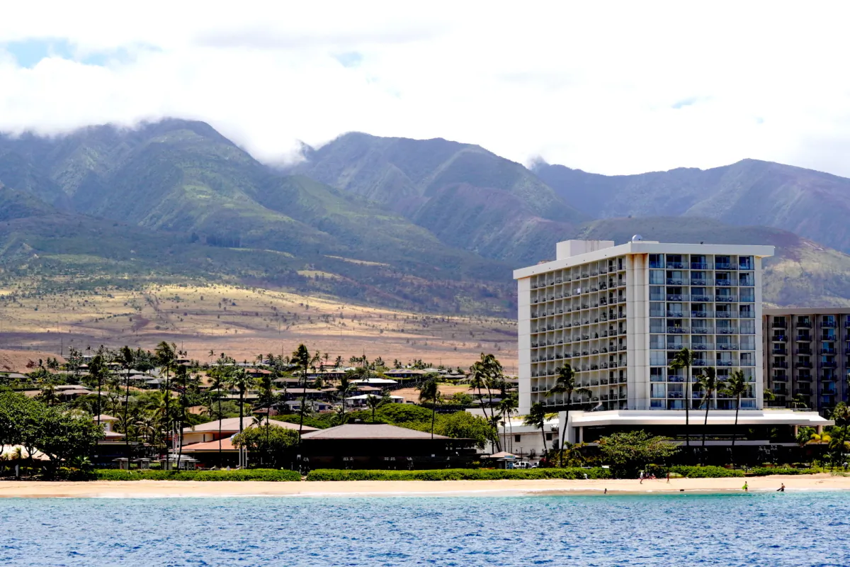 A hotel resort sits empty along the beachfront in Lahaina, Maui, on Aug. 12, 2023. (Allan Stein/The Epoch Times)
