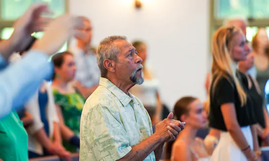 Thousands of Hawaiians Gather to Mourn Maui’s Wildfire Victims