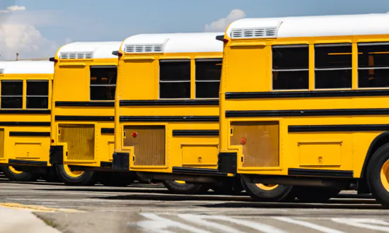 Arizona Man Charged With Threatening to Shoot Up Hospitals, Bomb School Buses, Kill Police