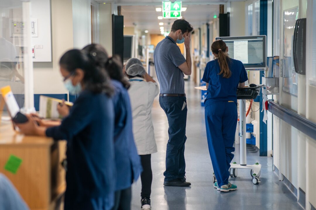 A general view of staff on a NHS hospital ward on Jan. 18, 2023. (Jeff Moore/PA)